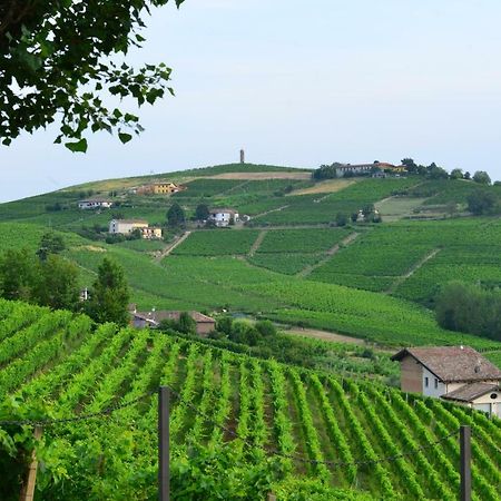 I Grappoli Villa Canelli Bagian luar foto