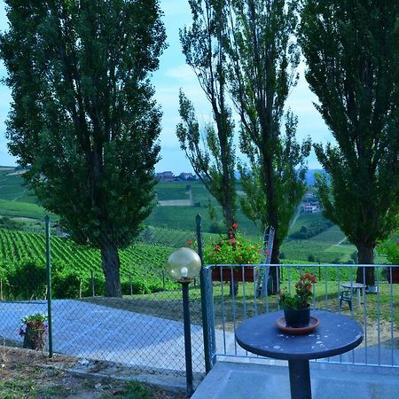 I Grappoli Villa Canelli Bagian luar foto