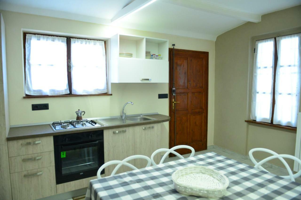 I Grappoli Villa Canelli Bagian luar foto