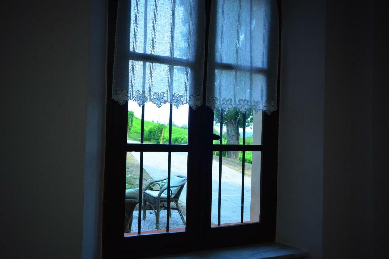 I Grappoli Villa Canelli Bagian luar foto