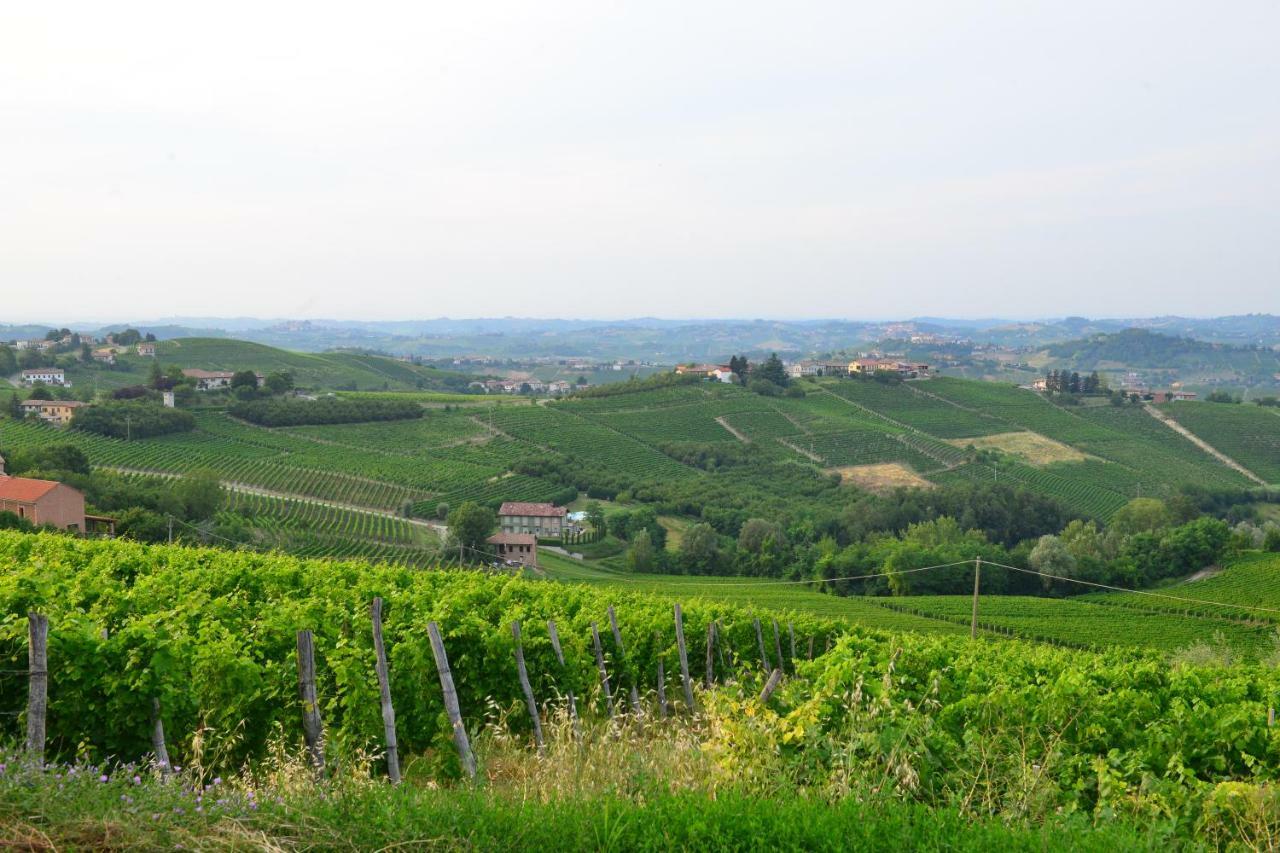 I Grappoli Villa Canelli Bagian luar foto