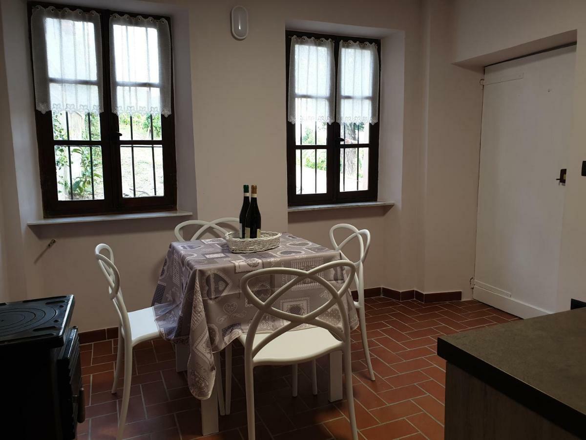 I Grappoli Villa Canelli Bagian luar foto