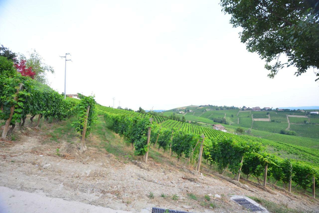 I Grappoli Villa Canelli Bagian luar foto