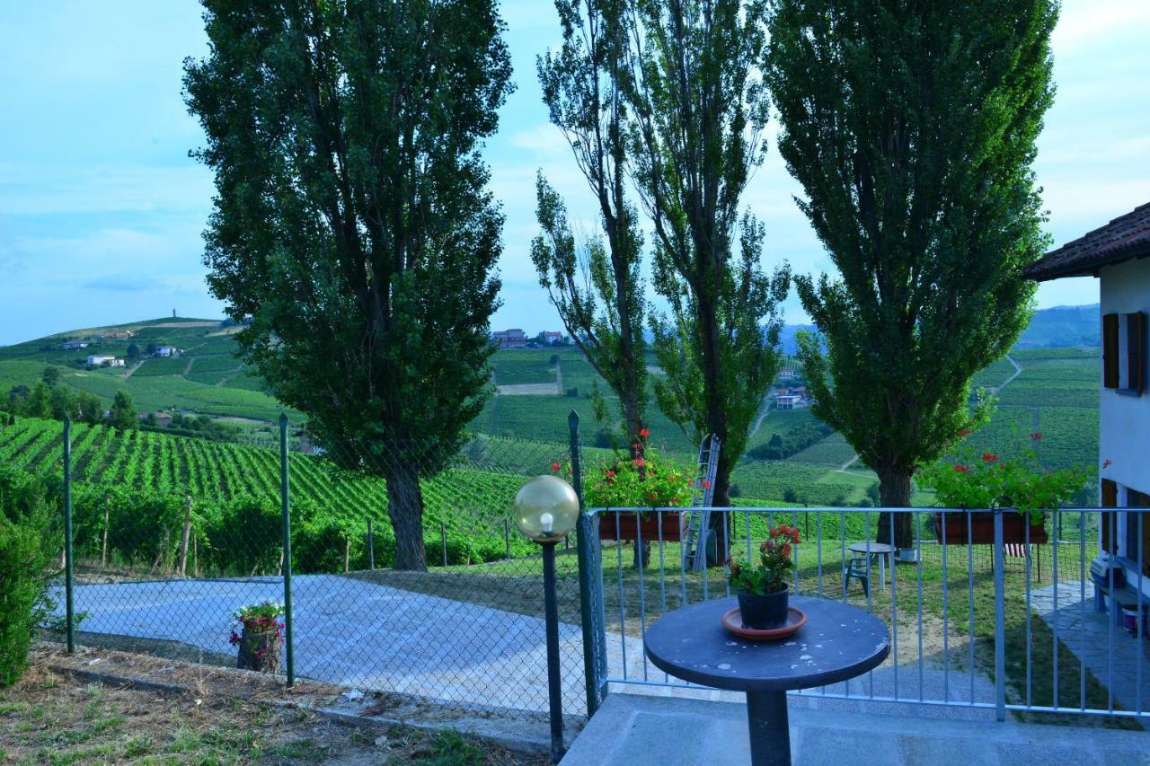 I Grappoli Villa Canelli Bagian luar foto