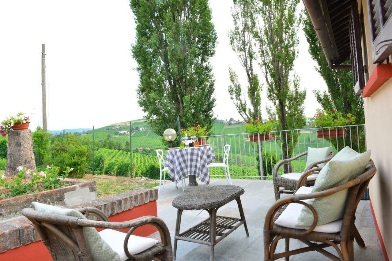 I Grappoli Villa Canelli Bagian luar foto