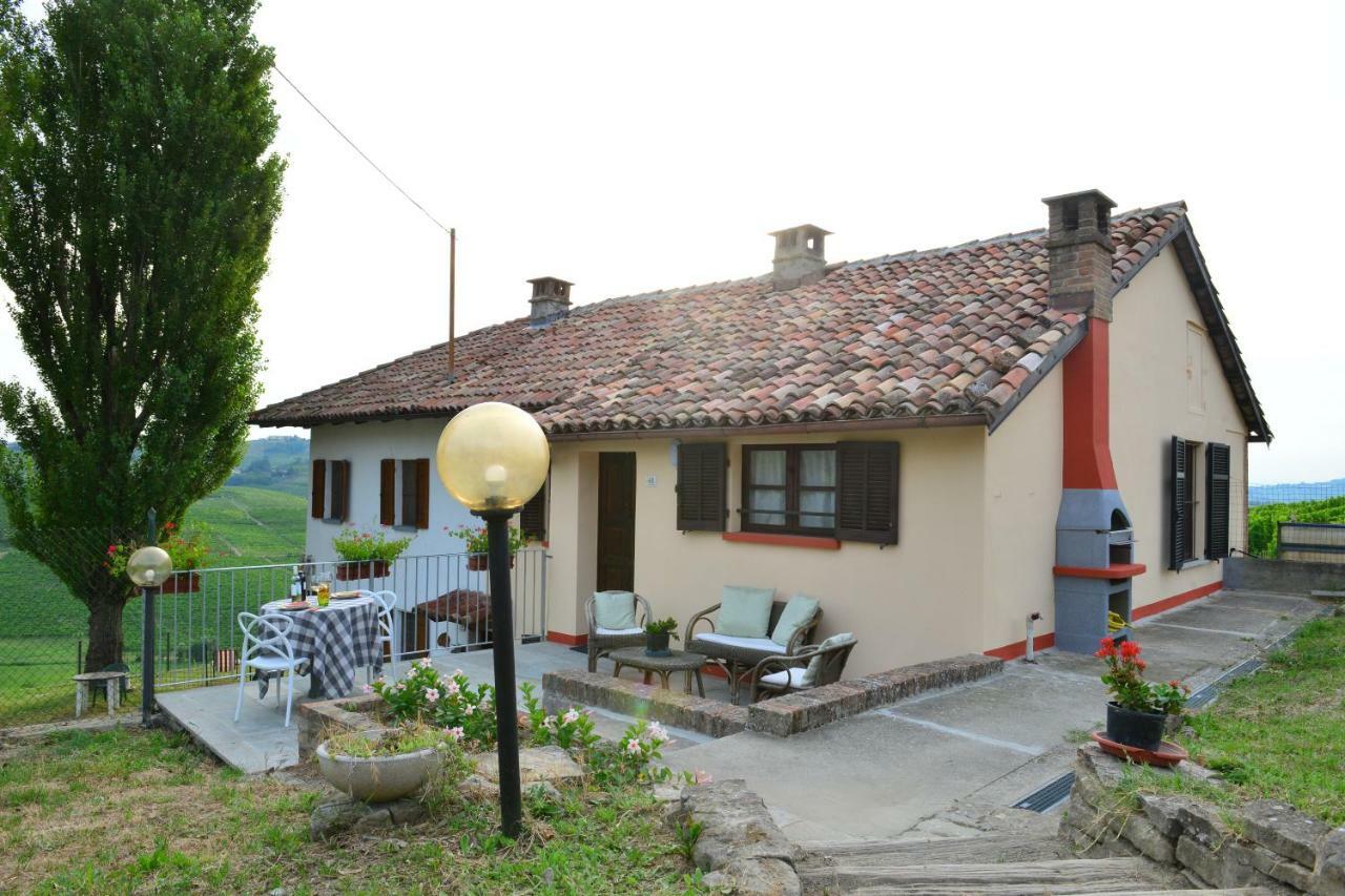 I Grappoli Villa Canelli Bagian luar foto